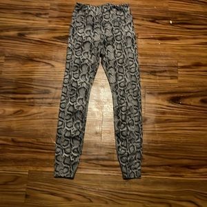 They don’t fit anymore they’re in great condition never been worn